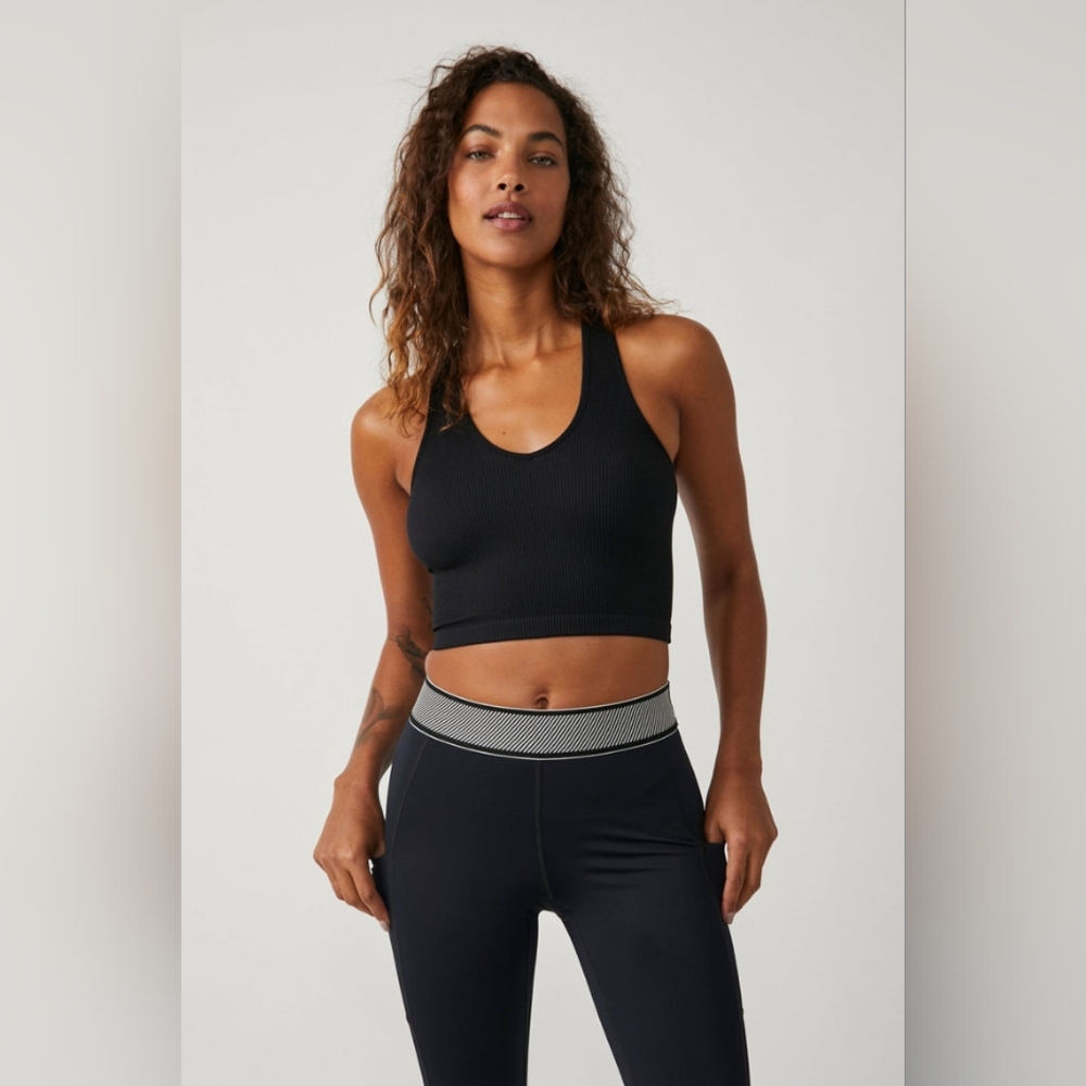 🎉SALE🎉 Free People Movement Free Throw Black Sports Crop Top